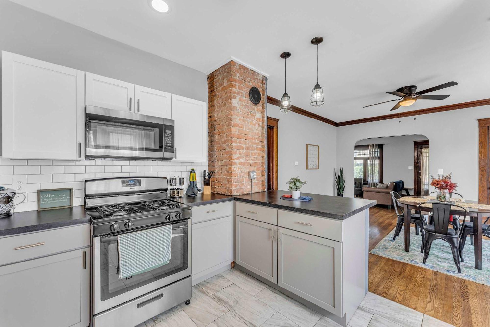 Beautifully Remodeled Duplex Apt In West Blvd كليفلاند المظهر الخارجي الصورة