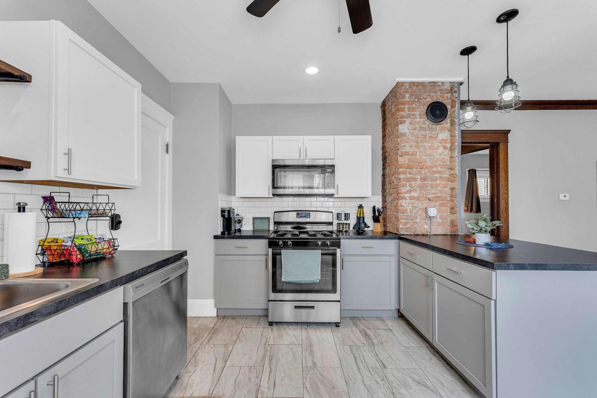 Beautifully Remodeled Duplex Apt In West Blvd كليفلاند المظهر الخارجي الصورة